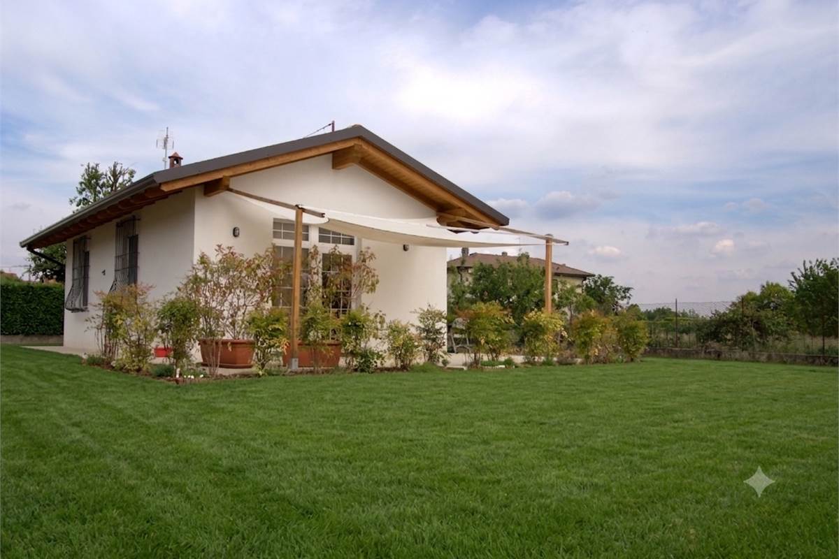 ALBESE CON CASSANO: SE CERCHI UNA VILLA SINGOLA IN UNA BELLA POSIZIONE,NOI ABBIAMO QUELLO CHE FA PER