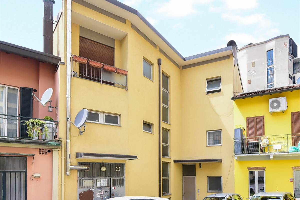 Stabile / Palazzo In Vendita a Cantù